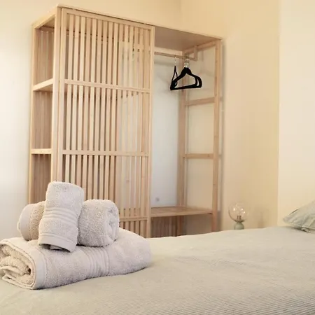 Luxury And Newly Refurbished 3 Bedroom Next To The Slopes Including Indoor Parking *