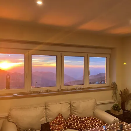 Luxury And Newly Refurbished 3 Bedroom Next To The Slopes Including Indoor Parking Apartment *