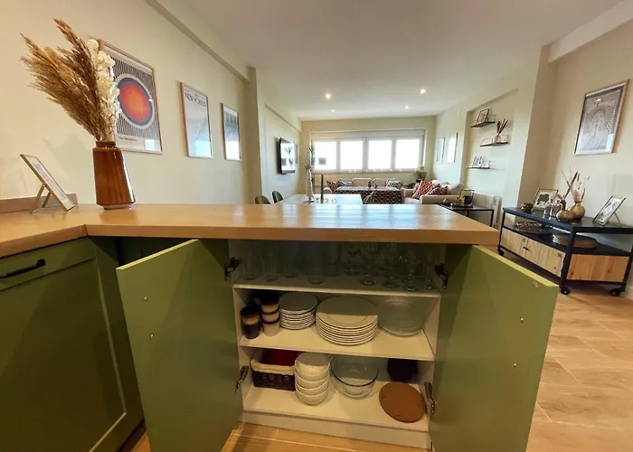 Luxury And Newly Refurbished 3 Bedroom Next To The Slopes Including Indoor Parking *