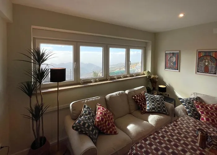 Luxury And Newly Refurbished 3 Bedroom Next To The Slopes Including Indoor Parking