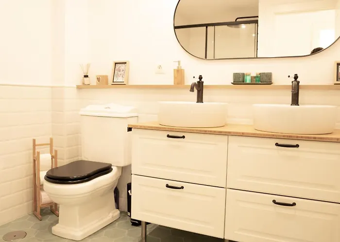 Luxury And Newly Refurbished 3 Bedroom Next To The Slopes Including Indoor Parking *