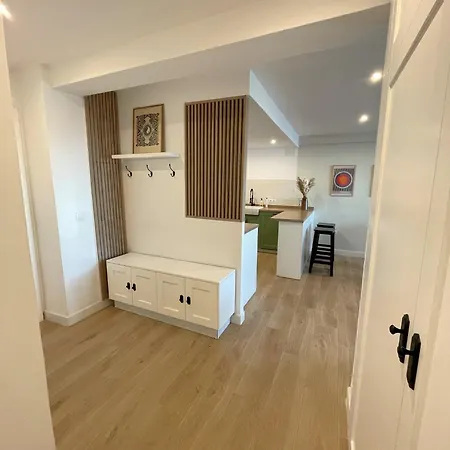 Luxury And Newly Refurbished 3 Bedroom Next To The Slopes Including Indoor Parking