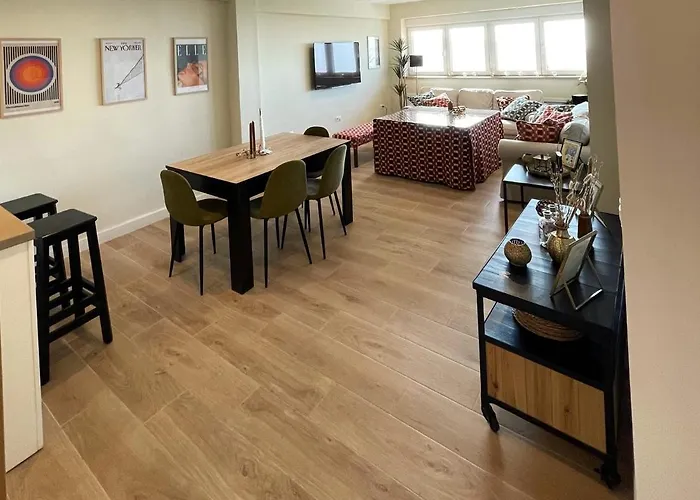 公寓 Luxury And Newly Refurbished 3 Bedroom Next To The Slopes Including Indoor Parking