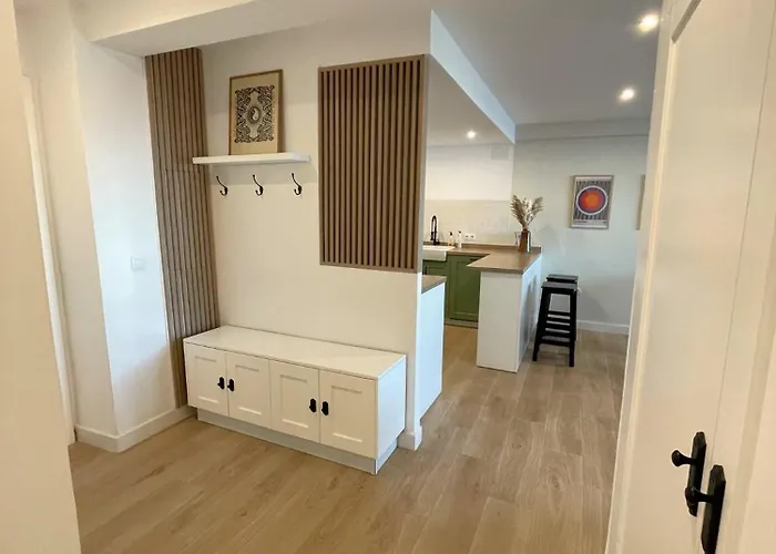 Luxury And Newly Refurbished 3 Bedroom Next To The Slopes Including Indoor Parking