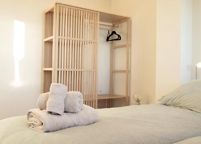 Luxury And Newly Refurbished 3 Bedroom Next To The Slopes Including Indoor Parking *